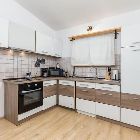 House For Rent Ulika * Valbandon