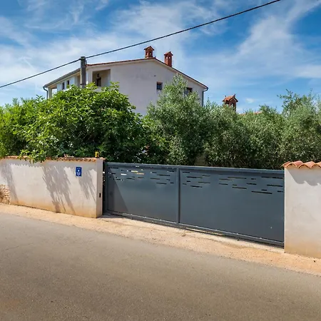Holiday home House For Rent Ulika