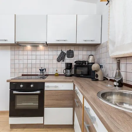 House For Rent Ulika Valbandon