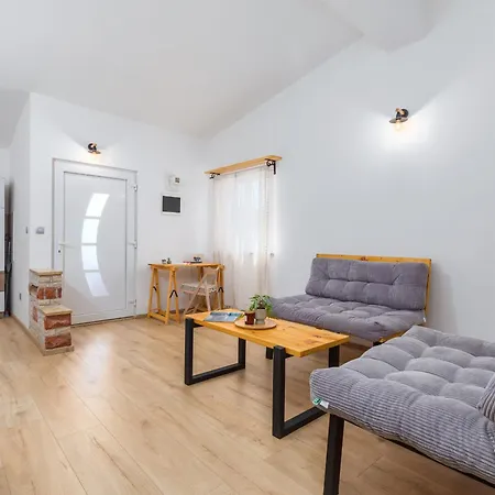 Feriehus House For Rent Ulika Valbandon