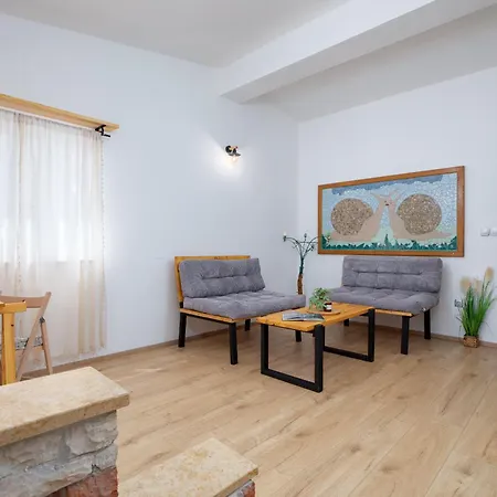 House For Rent Ulika Feriehus Valbandon