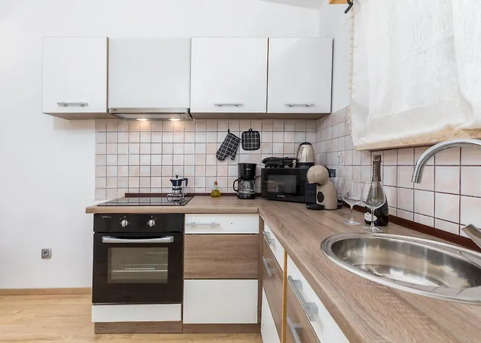 House For Rent Ulika Valbandon