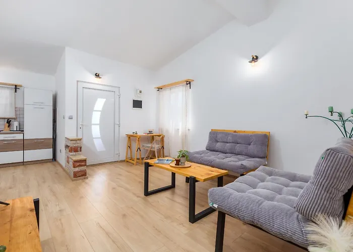 펜션 House For Rent Ulika Valbandon