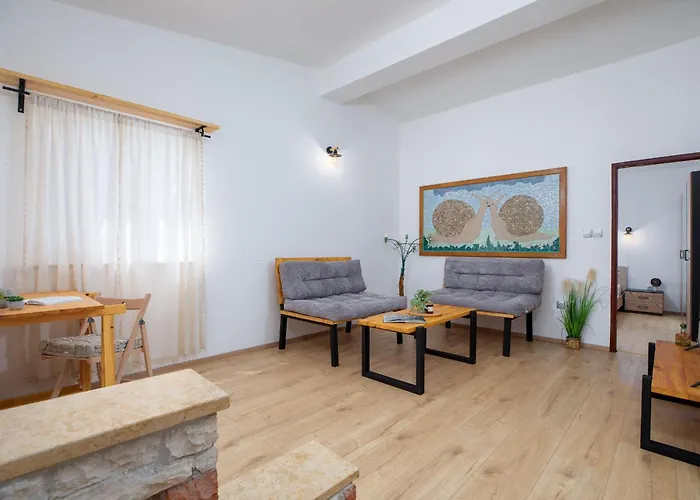 House For Rent Ulika 펜션 Valbandon